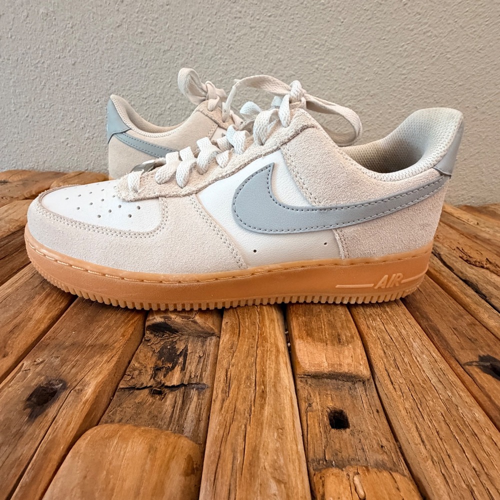 Nike Air Force 1 07 Size 8.5 Grey White Blue Suede Gum Sole FQ8714-002